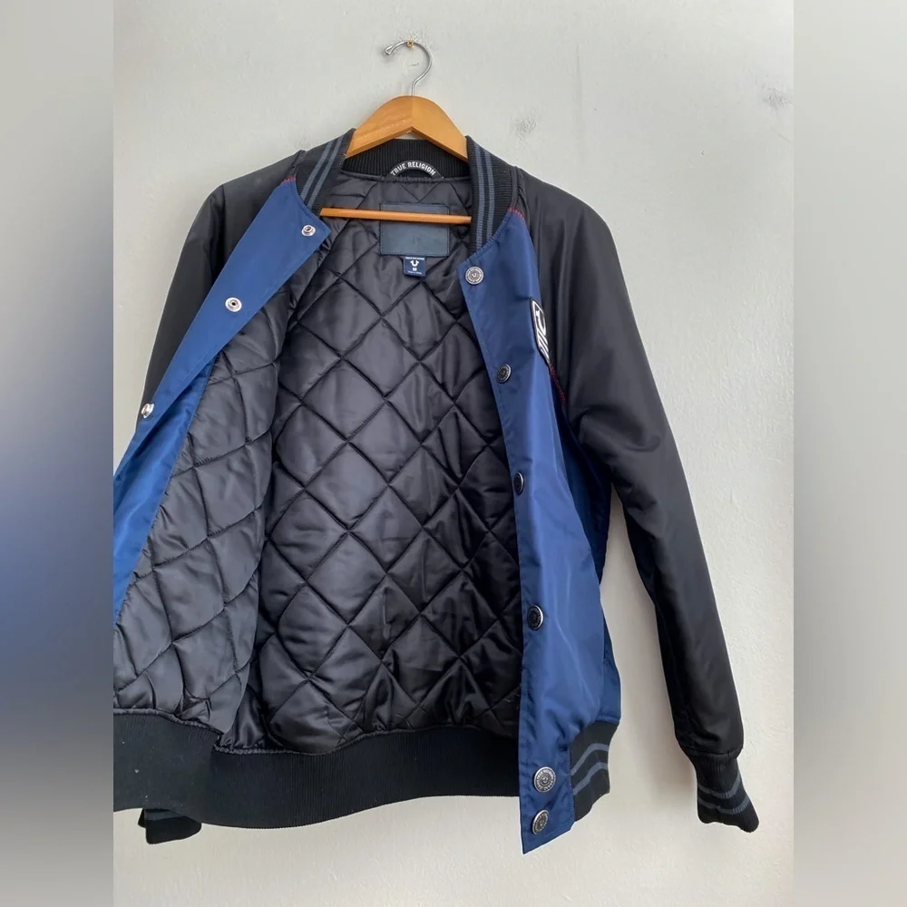True Religion Men’s Bomber Varsity Jacket Quilted Nylon Navy Black Streetwear M